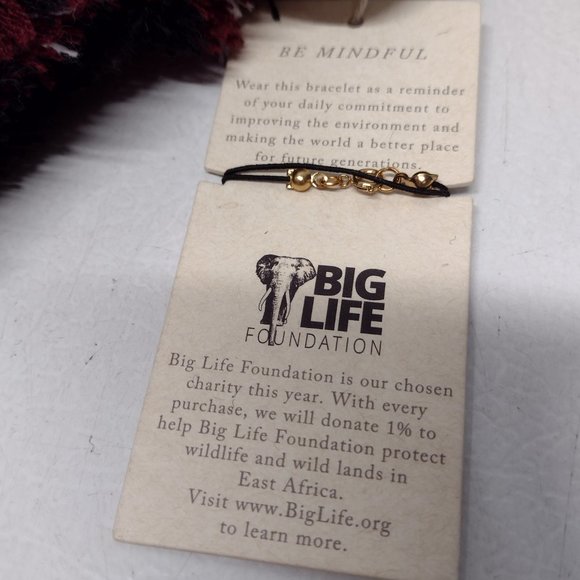 NWT! Quagga Green Label Blanket Wrap - Red, Black & White Plaid - Picture 6 of 8